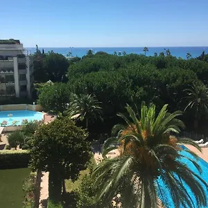 Appartement Bel Climatisé Vue Mer à 50 M De La Plage, Cagnes-sur-Mer